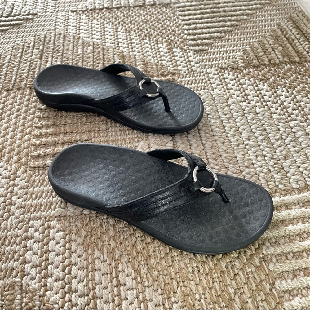 COPY for @shellysun11 - Vionic Tide Aloe Black Leather Flip Flop Sandals Size 8